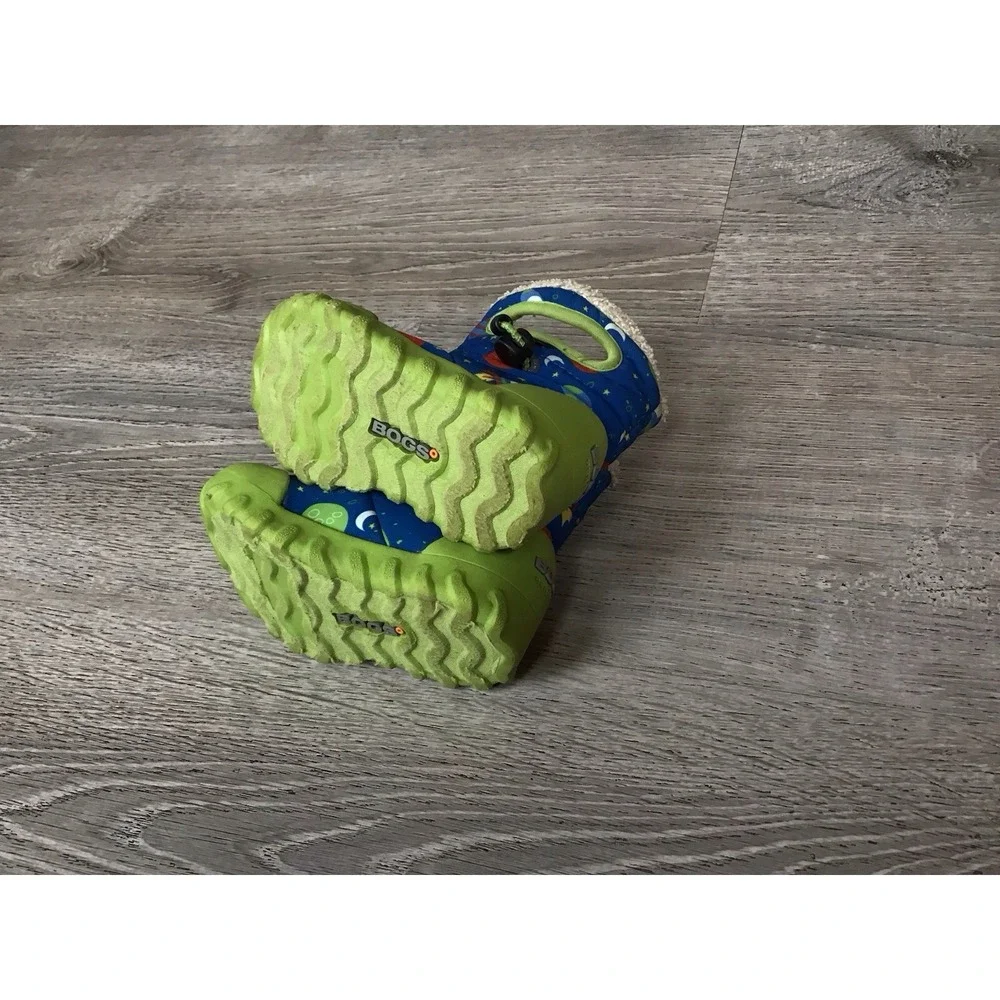 BOGS B-moc Baby Size 6 Winter Boots Blue Multi Space Snow Boots Infant Pull On